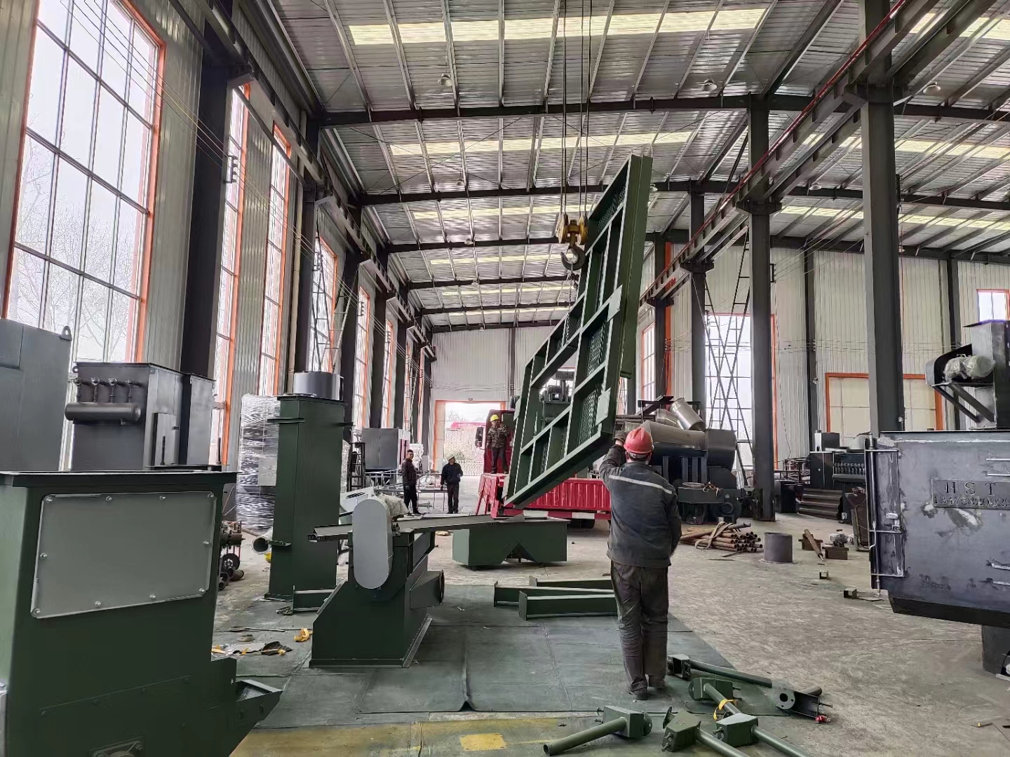 電動車車架打磨工作視頻_電動車車架打砂機_電動車架砂車機打磨視頻