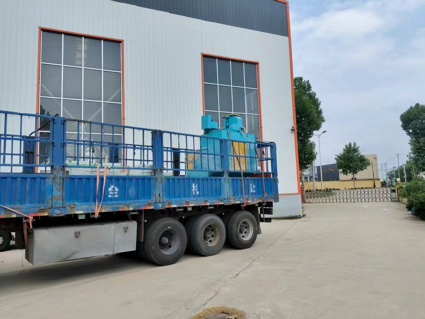 拋丸機(jī)地面_汽車底盤拋丸打砂機(jī)_拋丸打砂機(jī)工作原理