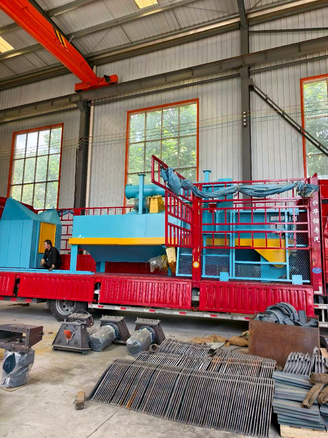 鈑金件拋丸打砂機(jī)_拋丸機(jī)打磨_拋丸砂鈑金機(jī)打磨視頻