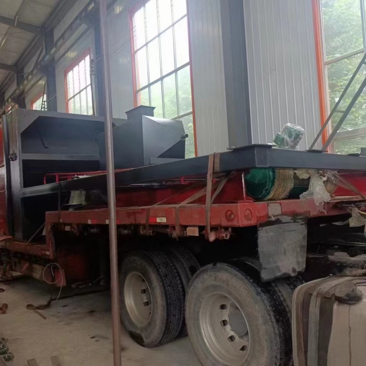 履帶式沙灘清理車_連續履帶通過打砂清理機_履帶式清淤機器人